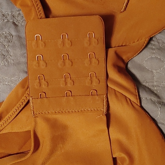 SKIMS Unlined full coverage bra - Picture 4 of 6